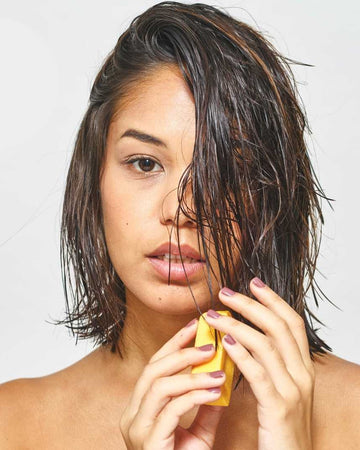 Cómo reducir el encrespamiento del pelo