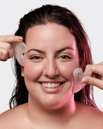 Beneficios de usar la Gua Sha: cómo mejorar tu piel del rostro
