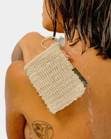 Exfoliar la piel correctamente: beneficios y pasos clave