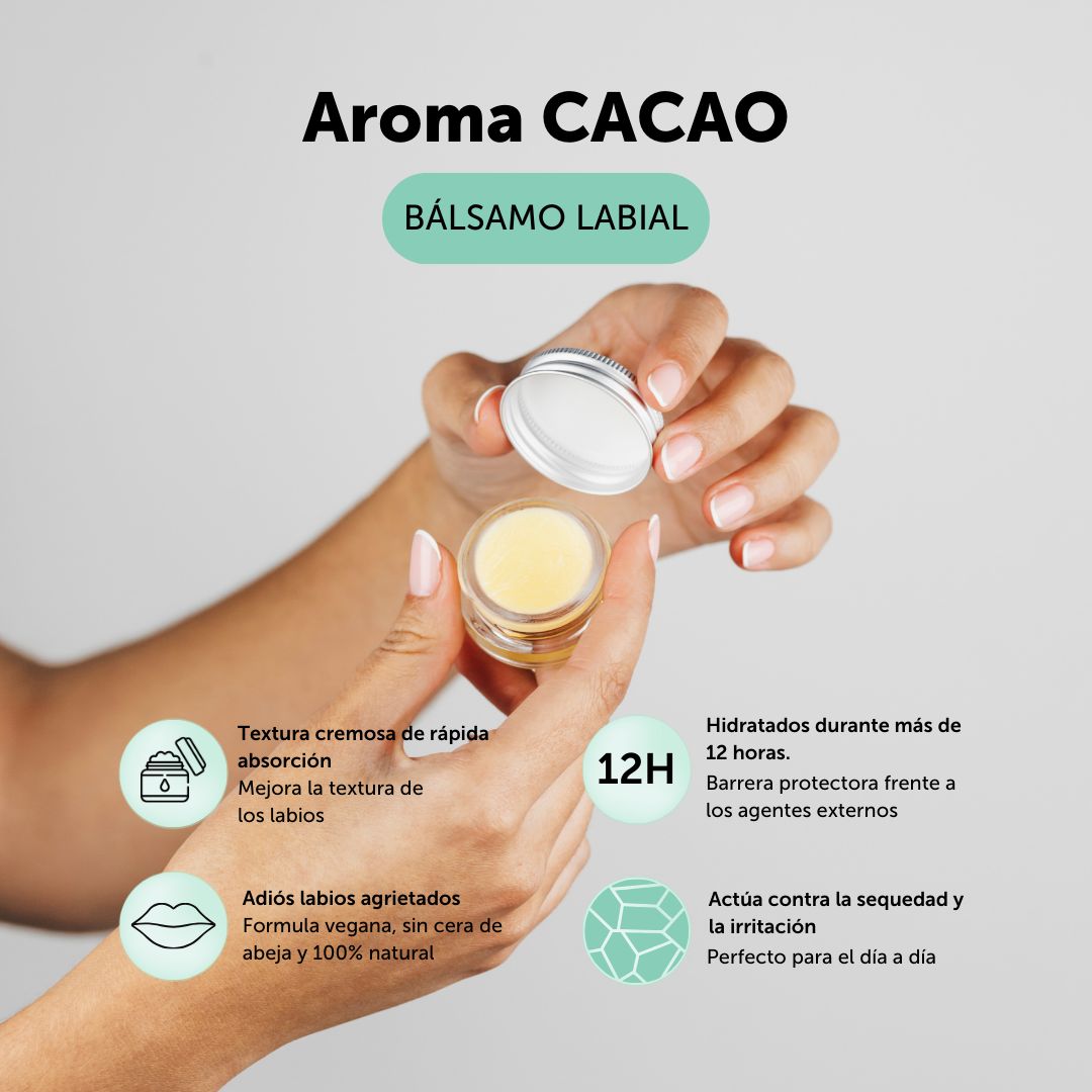 Bálsamo labial con aroma a cacao con una textura cremosa de rápida absorción que mejora la textura de los labios y los mantiene hidratados durante más de 12 horas, haciendo de barrera protectora frente a los agentes externos. Actúa contra la sequedad y la irritación y es perfecto para el día a día. Di adiós a los labios agrietados con esta formula vegana, sin cera de abeja y 100% natural. 