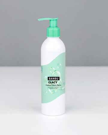 Champú para pelo blanco natural Banbu Glacy en formato sólido, ideal para cuidar y matizar canas y cabellos rubios.