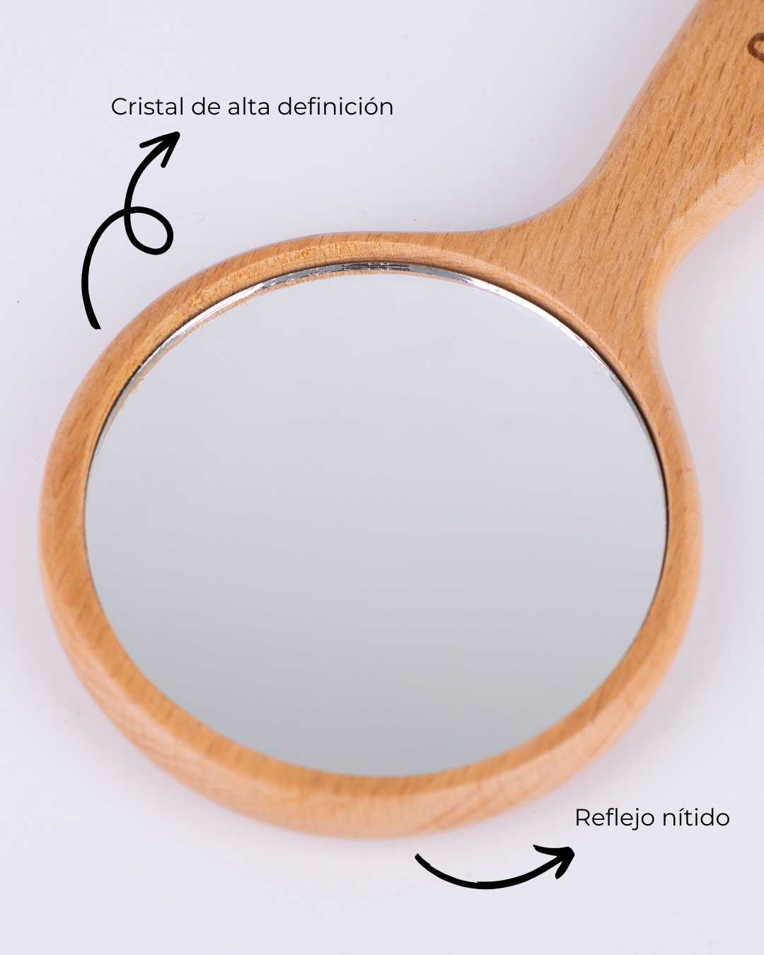 El espejo de viaje de madera tiene un cristal de alta definición y un reflejo nítido.