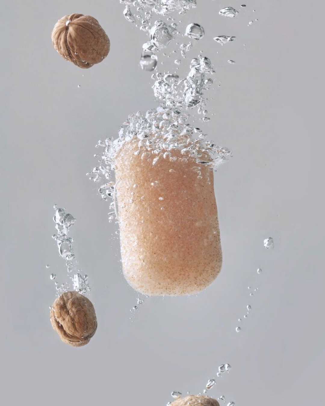 Esponja corporal konjac exfoliante con cáscara de nuez, sin caja