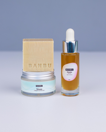 Pack facial para una rutina antiedad contiene tres prouctos: el Mousse limpiador Aura, El sérum Oasis y la crema nutritiva Moon