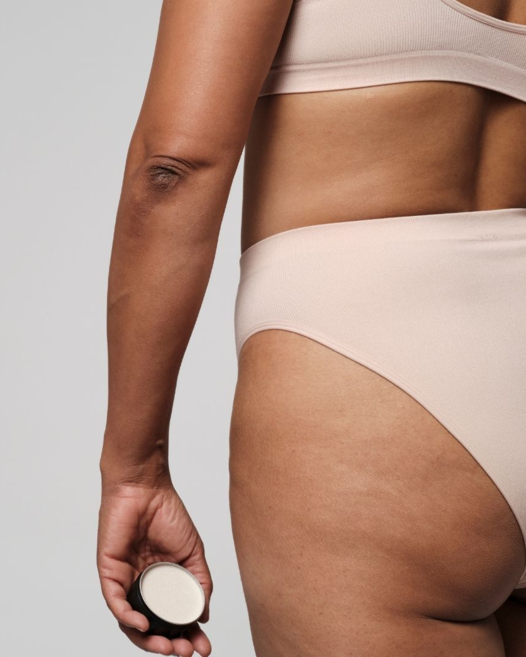 Desodorante en crema Silver Sea de Banbu en envase metálico reutilizable. Desodorante natural sin aluminio ni tóxicos, ideal para embarazadas y mujeres que buscan el mejor desodorante para olor fuerte.