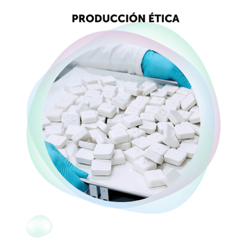 Imagen de productos en la cadena de producción con el texto "Producción ética". Destaca el compromiso de Banbu con una cosmética natural elaborada de manera responsable, respetando el medio ambiente y asegurando procesos éticos en cada etapa.