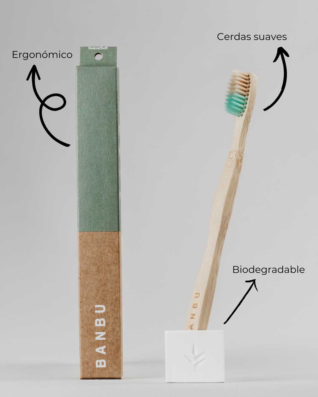 Cepillo de dientes de bambú con cerdas suaves verde, mango ergonómico y biodegradable