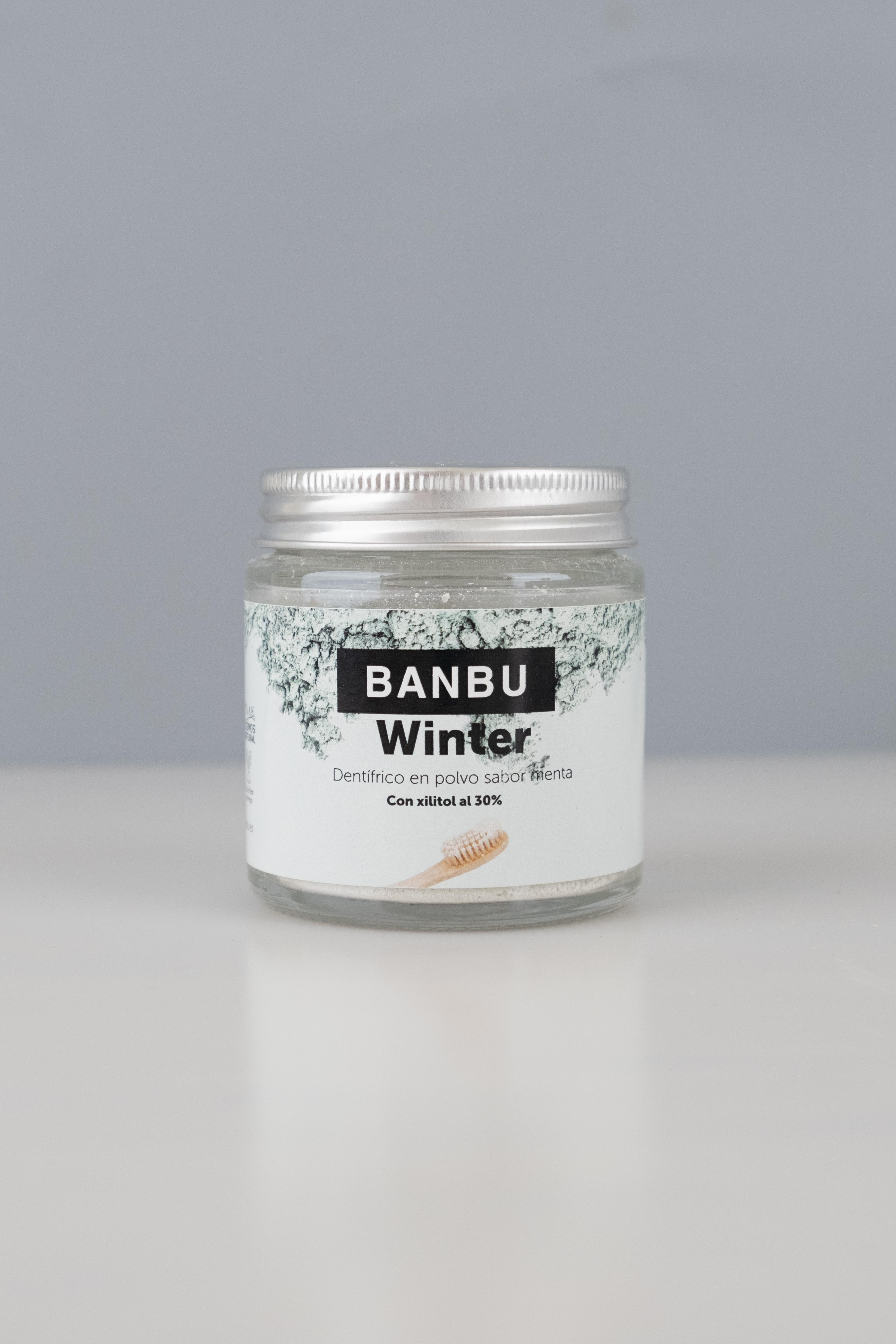 Pasta de dientes en polvo natural sin flúor, con xilitol. 