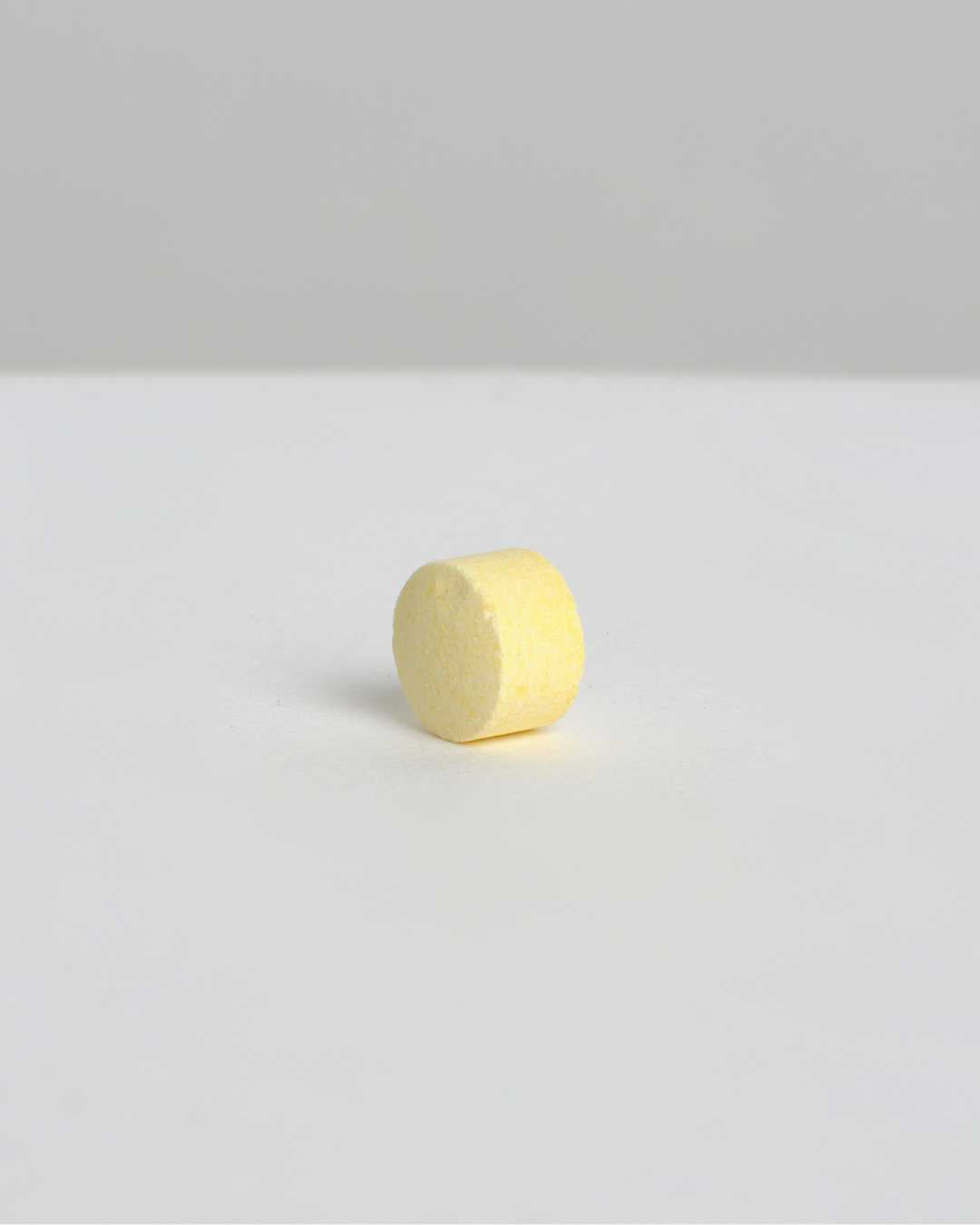 Envase de recarga sostenible de 240 pastillas de la pasta de dientes sin flúor Spring de Banbu, formato zero waste con fórmula vegana y libre de plástico.