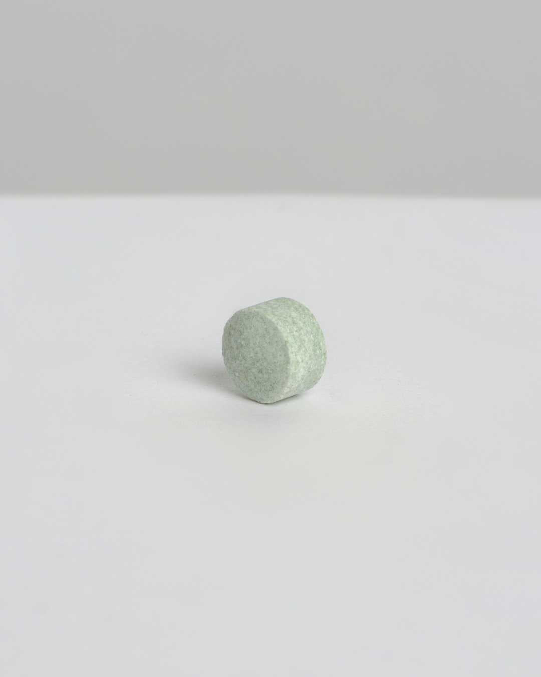 Envase eco-friendly de recarga de 240 pastillas de la pasta de dientes sin flúor Winter de Banbu. Formato ahorro sostenible, vegano y libre de plásticos.