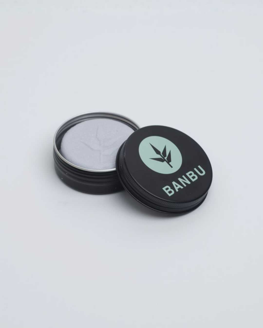 Refill desodorante en crema So Pure junto a su caja ecológica. Desodorante natural sin aluminio ni químicos, con aroma suave y textura cremosa.